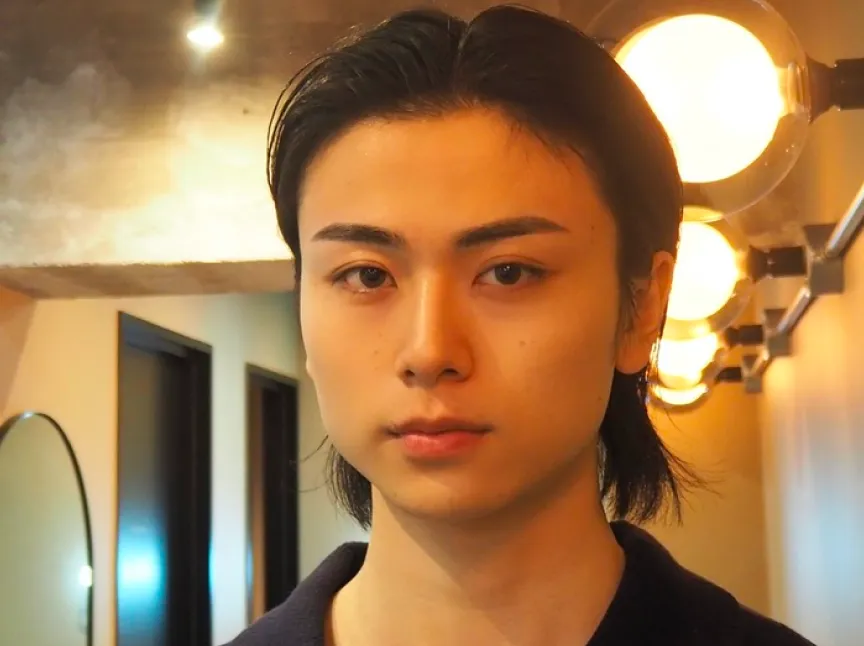 中性的なアンニュイなイメージの眉デザインの施術例