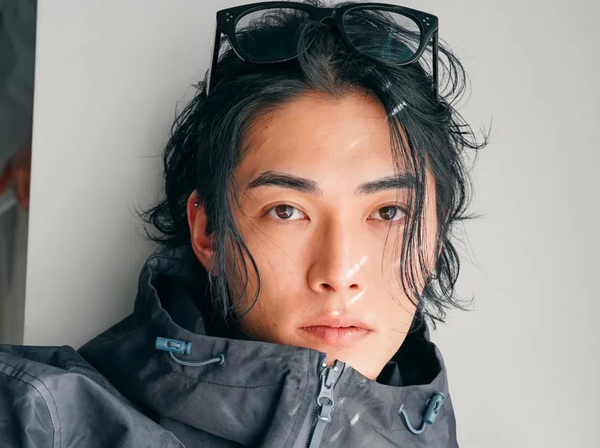 キリッとメンズらしい眉デザインの施術例