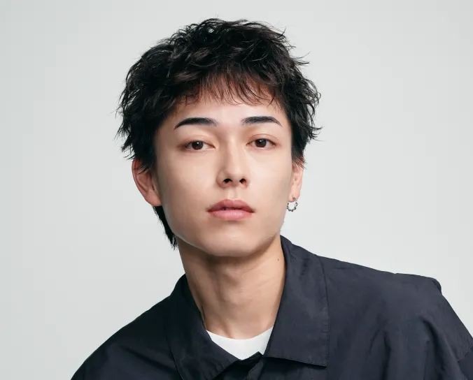 爽やかなイメージの眉デザインの男性