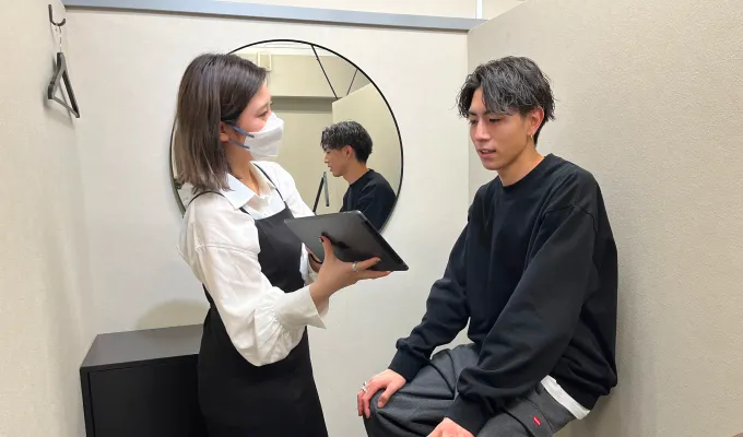 眉毛のカウンセリングの様子