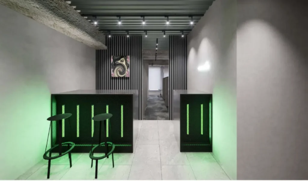 銀座駅徒歩圏内。
洗練された大人の街で、
品格を宿す
自分だけの眉デザイン。