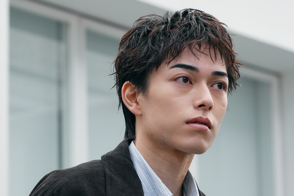 メンズ専門眉毛サロン/アイブロウサロンで眉毛を整えた男性