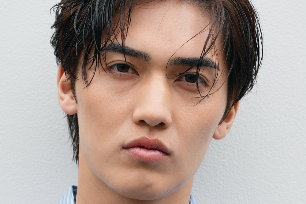 キリッとした眉デザイン