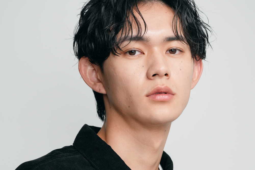 「優しい」イメージの眉デザインの男性